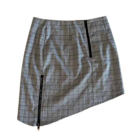 LF Dresses & Skirts - Plaid Asymmetrical Front Zipper black and gray Mini Skirt size small